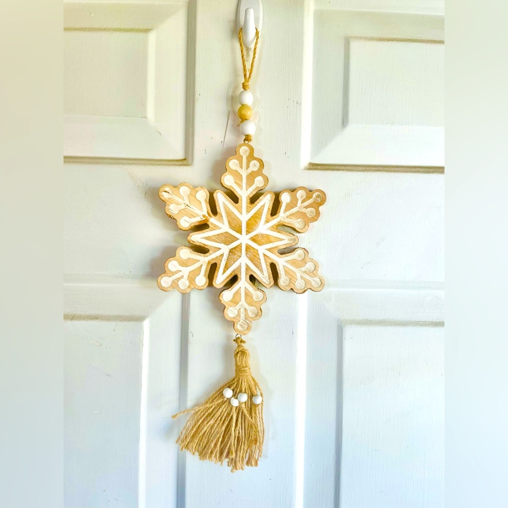 *Cutout Classic Snowflake Wood Ornament